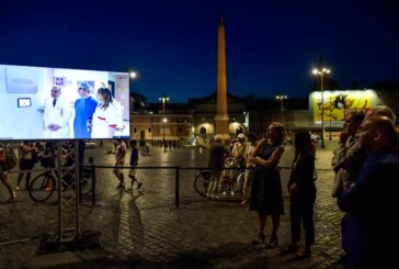 “Ai nati oggi”: l’omaggio di luce di Alberto Garutti, in mostra a Piazza del Popolo